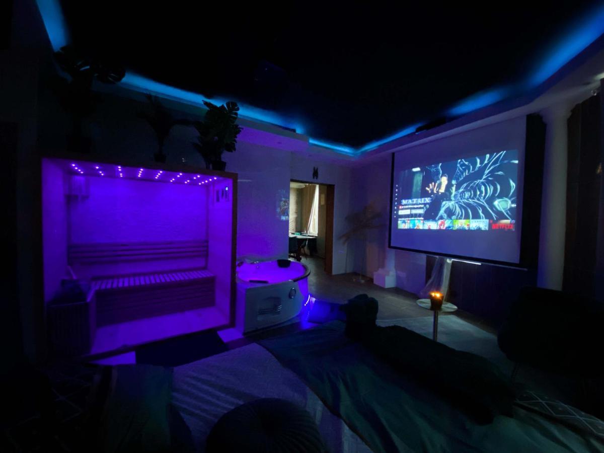 Capsule Egypte - Jacuzzi - Sauna - Billard - Netflix & Home Cinema - Nintendo Switch & Jeu - Crespin  Zewnętrze zdjęcie