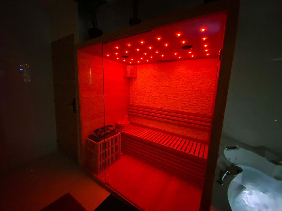 Capsule Egypte - Jacuzzi - Sauna - Billard - Netflix & Home Cinema - Nintendo Switch & Jeu - Crespin  Zewnętrze zdjęcie
