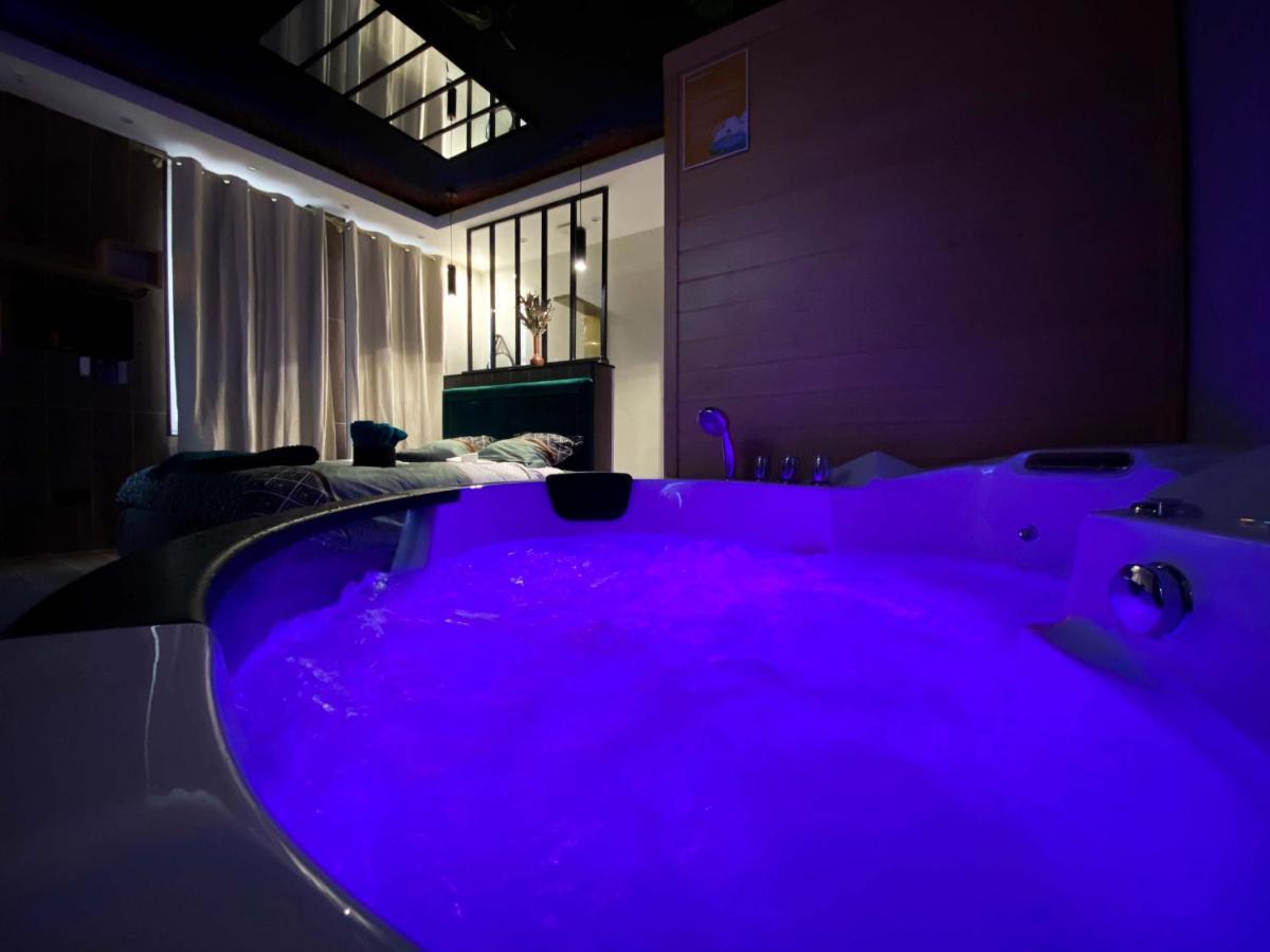 Capsule Egypte - Jacuzzi - Sauna - Billard - Netflix & Home Cinema - Nintendo Switch & Jeu - Crespin  Zewnętrze zdjęcie
