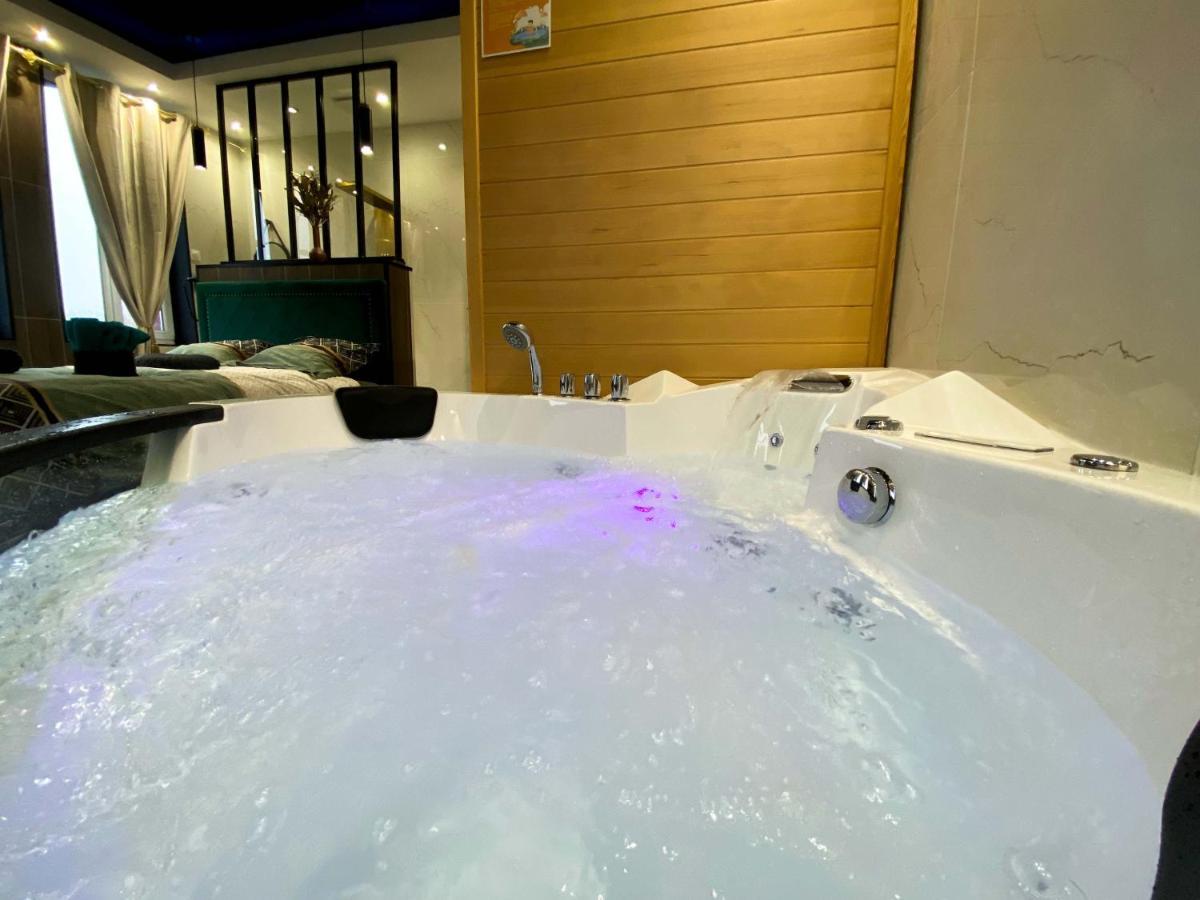 Capsule Egypte - Jacuzzi - Sauna - Billard - Netflix & Home Cinema - Nintendo Switch & Jeu - Crespin  Zewnętrze zdjęcie