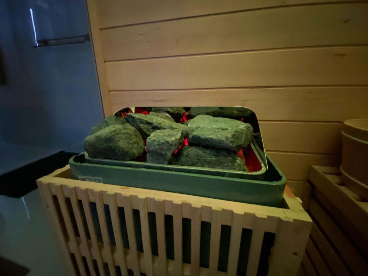 Capsule Egypte - Jacuzzi - Sauna - Billard - Netflix & Home Cinema - Nintendo Switch & Jeu - Crespin  Zewnętrze zdjęcie